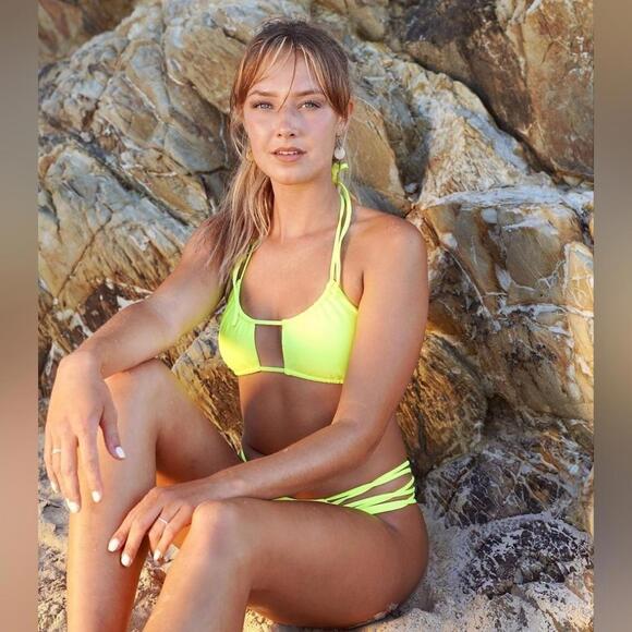 ESTELLE BIKINI TOP– NEON LIME - Picture 3 of 8